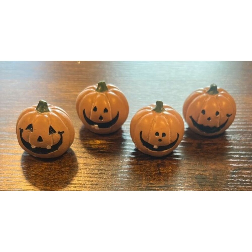 Set of 4 Mini Jack-o’-Lantern Pocket Pumpkins – Four Faces
